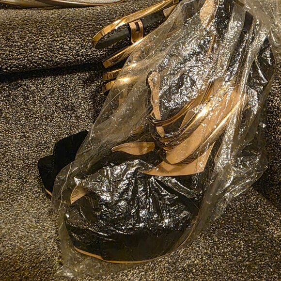 Matching heels - Picture 2 of 4